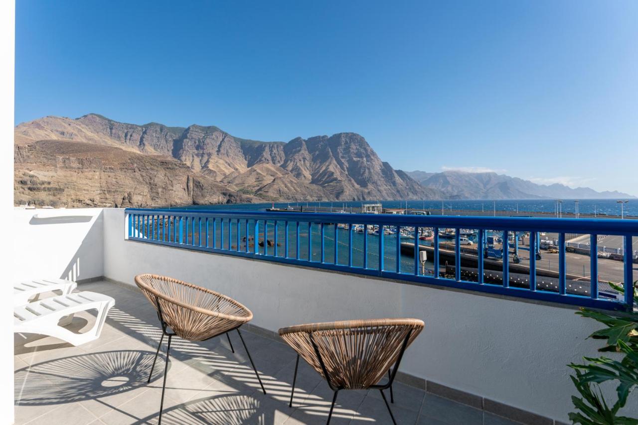 White&blue Rooftop *